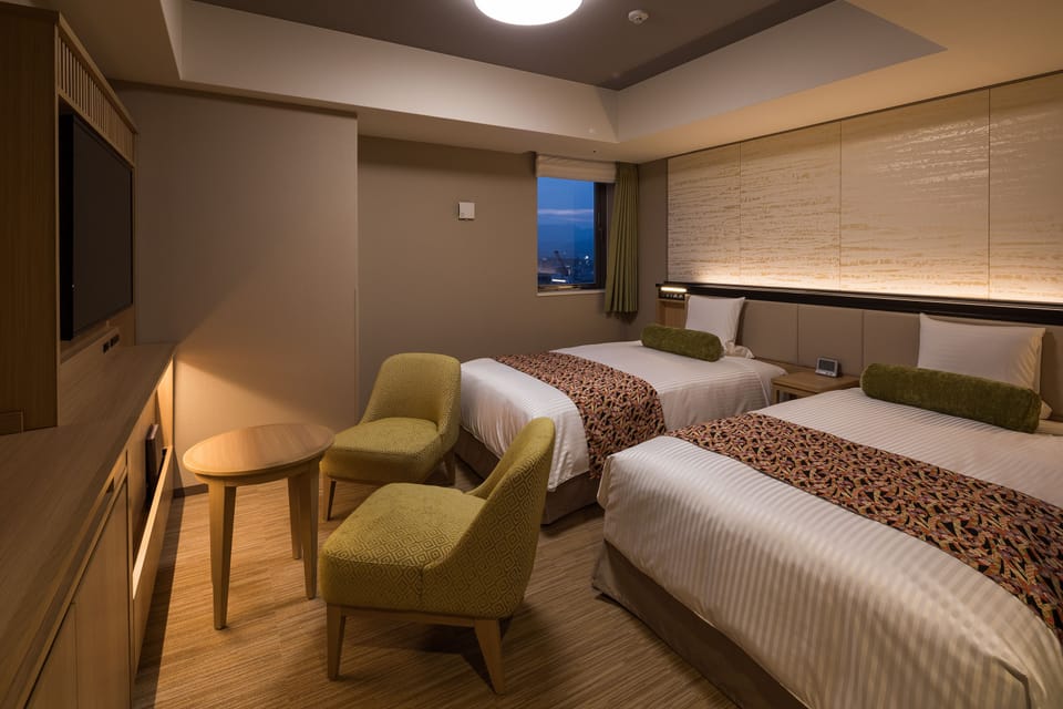 Premium bedding, down comforters, in-room safe, desk