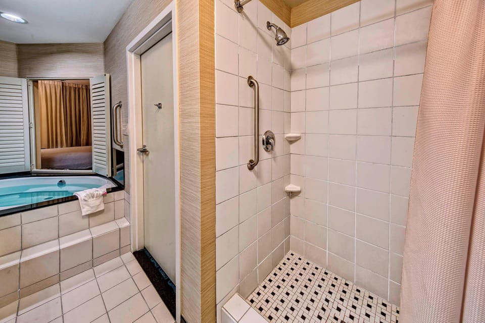 Suite, 1 King Bed | Premium bedding, pillowtop beds, desk, laptop workspace
