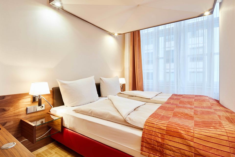 Business Double Room | Hypo-allergenic bedding, down comforters, in-room safe, desk