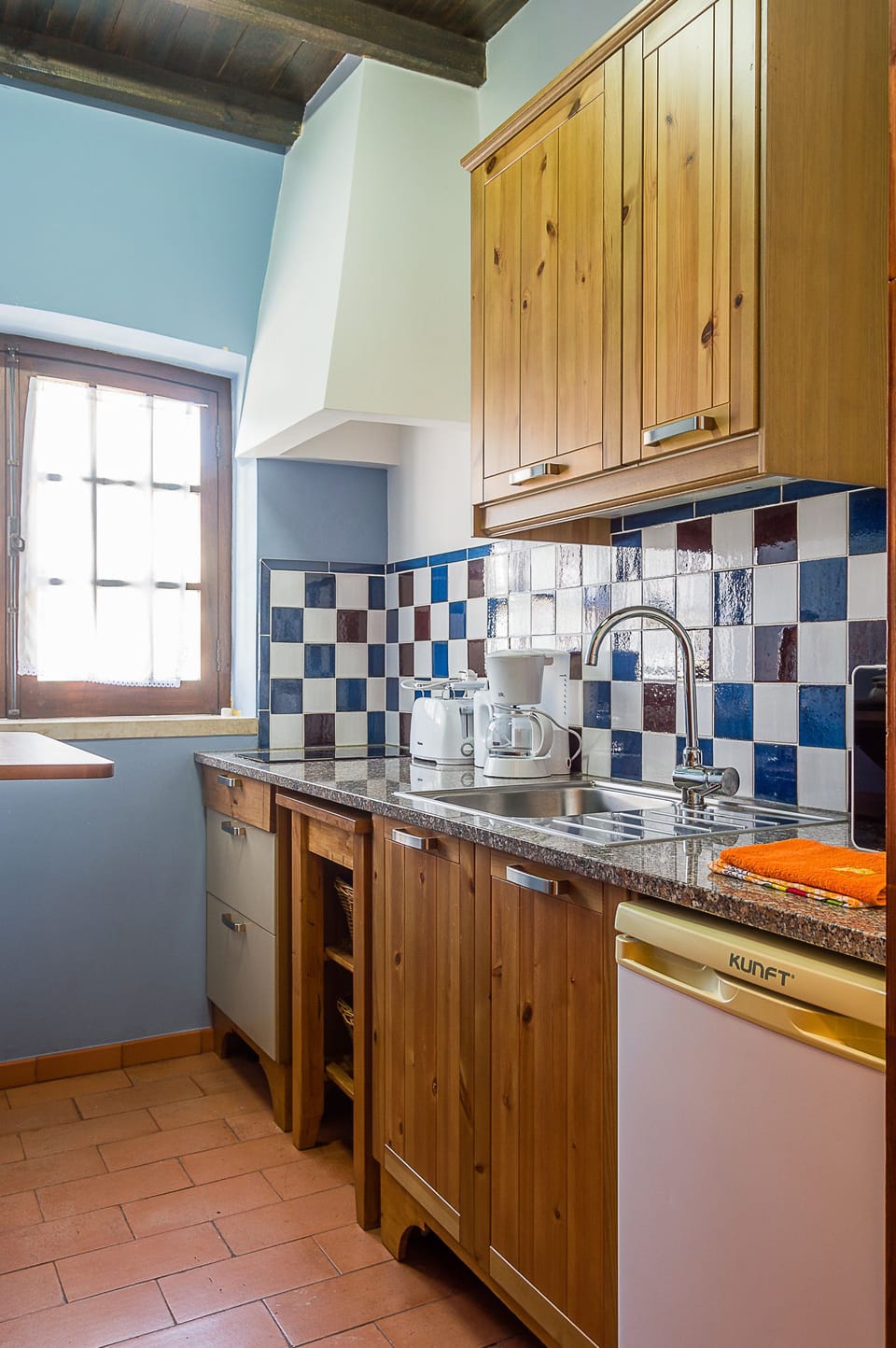Apartment, 1 Bedroom (Casa de Campo T1 Superior) | Private kitchen | Shared fridge, microwave, stovetop, cookware/dishes/utensils