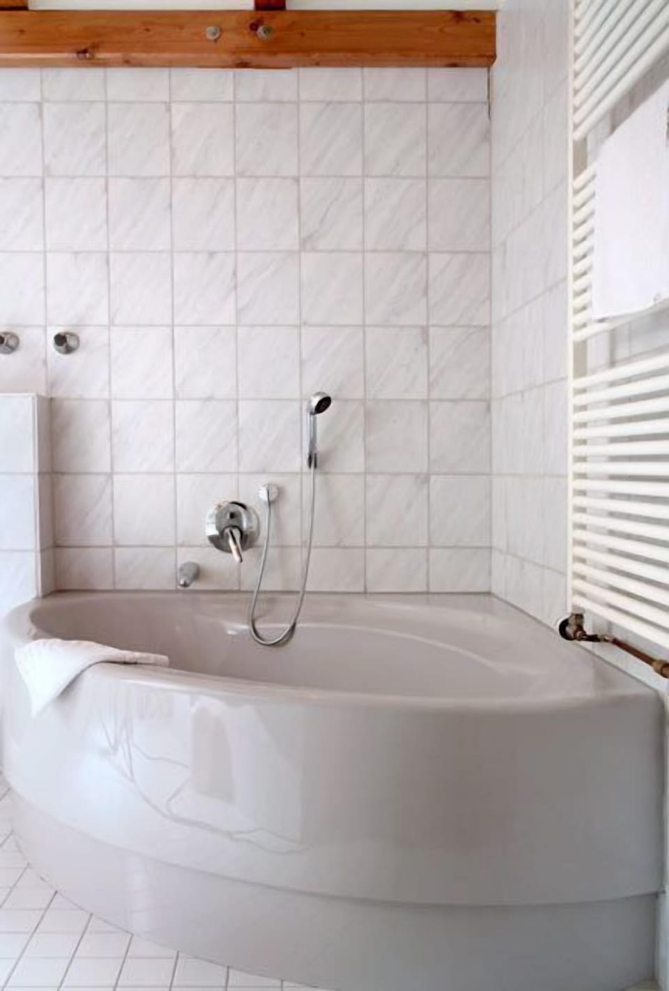 Suite | Deep soaking bathtub