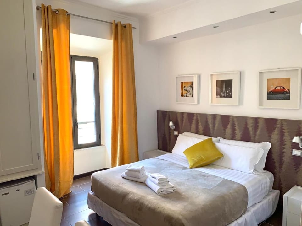 1 bedroom, premium bedding, minibar, in-room safe