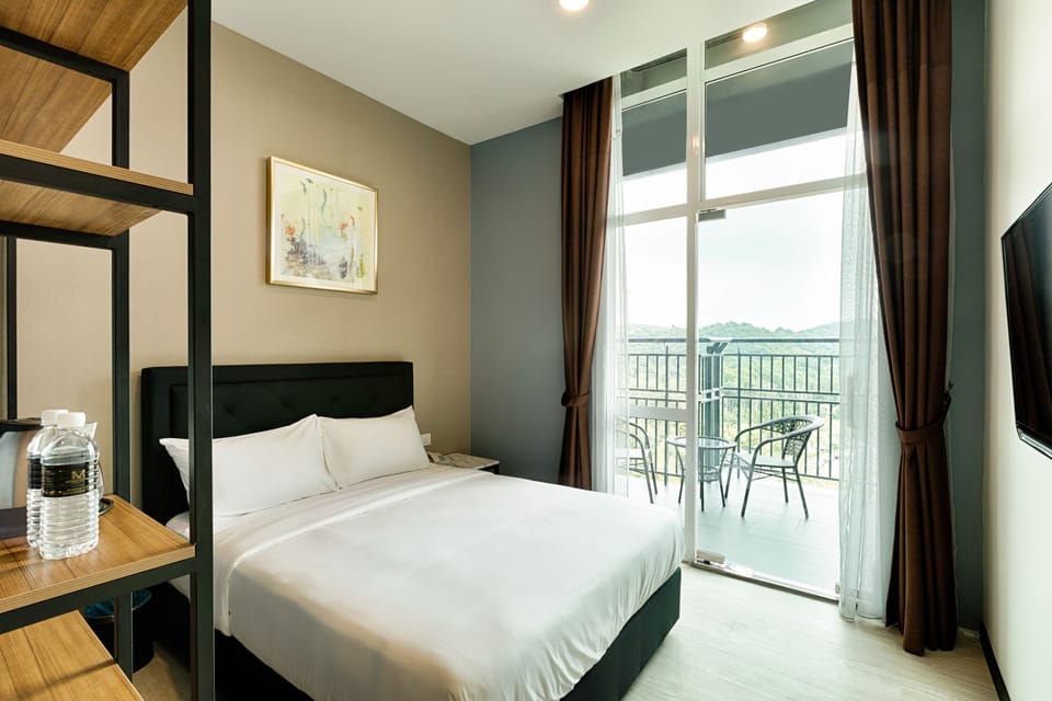 In-room safe, desk, WiFi (free), bed sheets