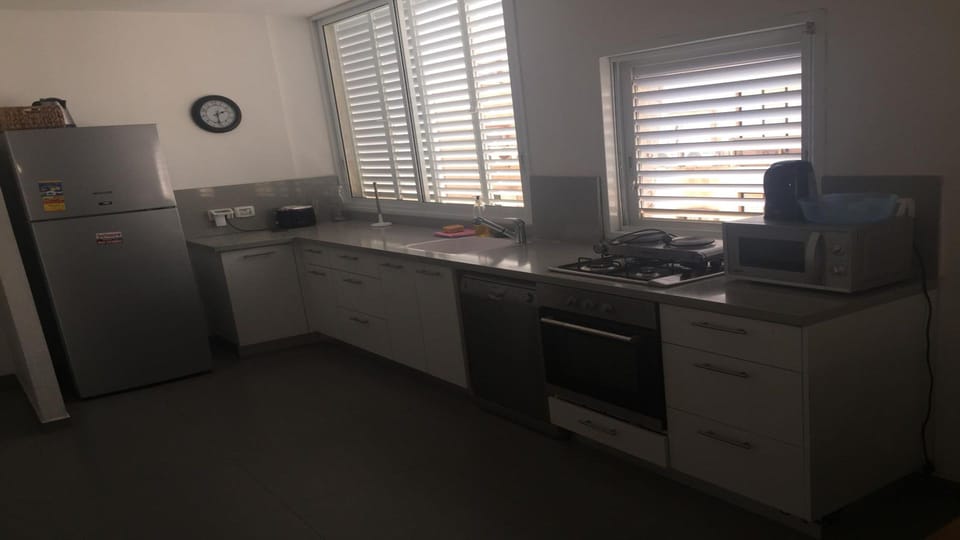 Classic Apartment, Multiple Beds, Non Smoking | Private kitchen | Fridge, microwave, oven, stovetop