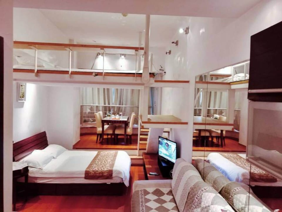 Family Loft | Desk, blackout drapes, free WiFi, bed sheets