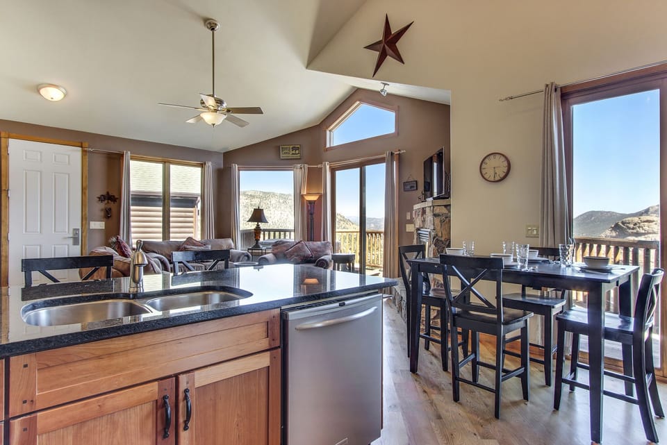 Condo, 2 Bedrooms | Dining