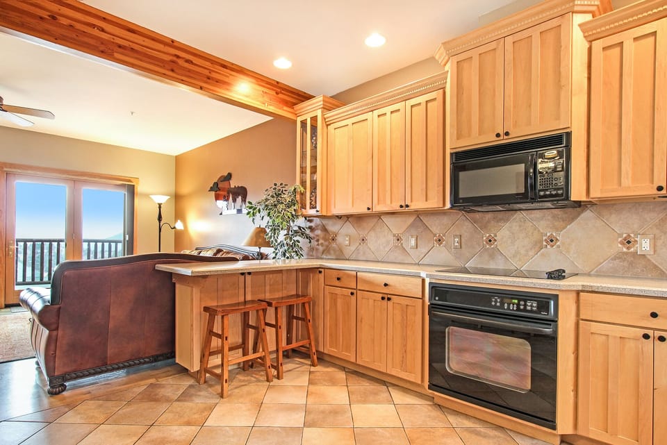 Condo, 3 Bedrooms | Private kitchen | Fridge, microwave, oven, dishwasher
