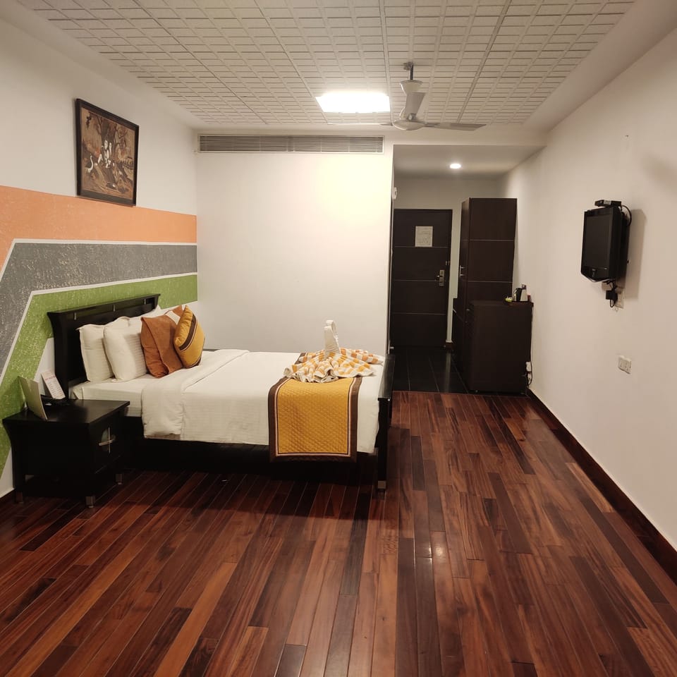 Executive Room | Premium bedding, down comforters, memory foam beds, minibar