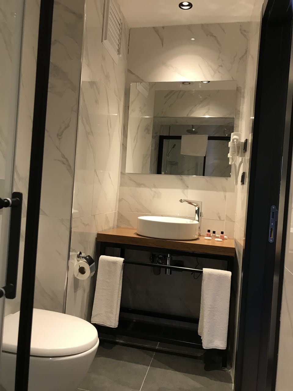 Standard Room | Bathroom sink