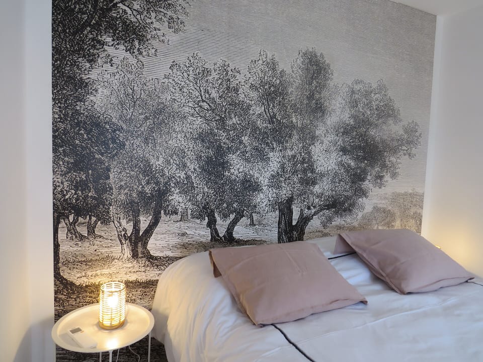 Comfort Room, 1 Queen Bed, Non Smoking, Terrace | Premium bedding, individually decorated, individually furnished