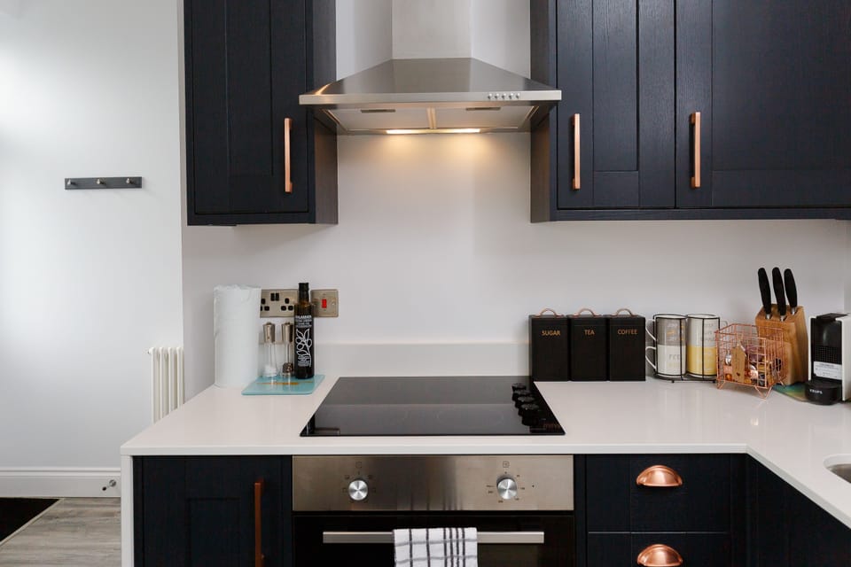 Superior Apartment, 1 Bedroom | Private kitchen | Fridge, microwave, oven, stovetop
