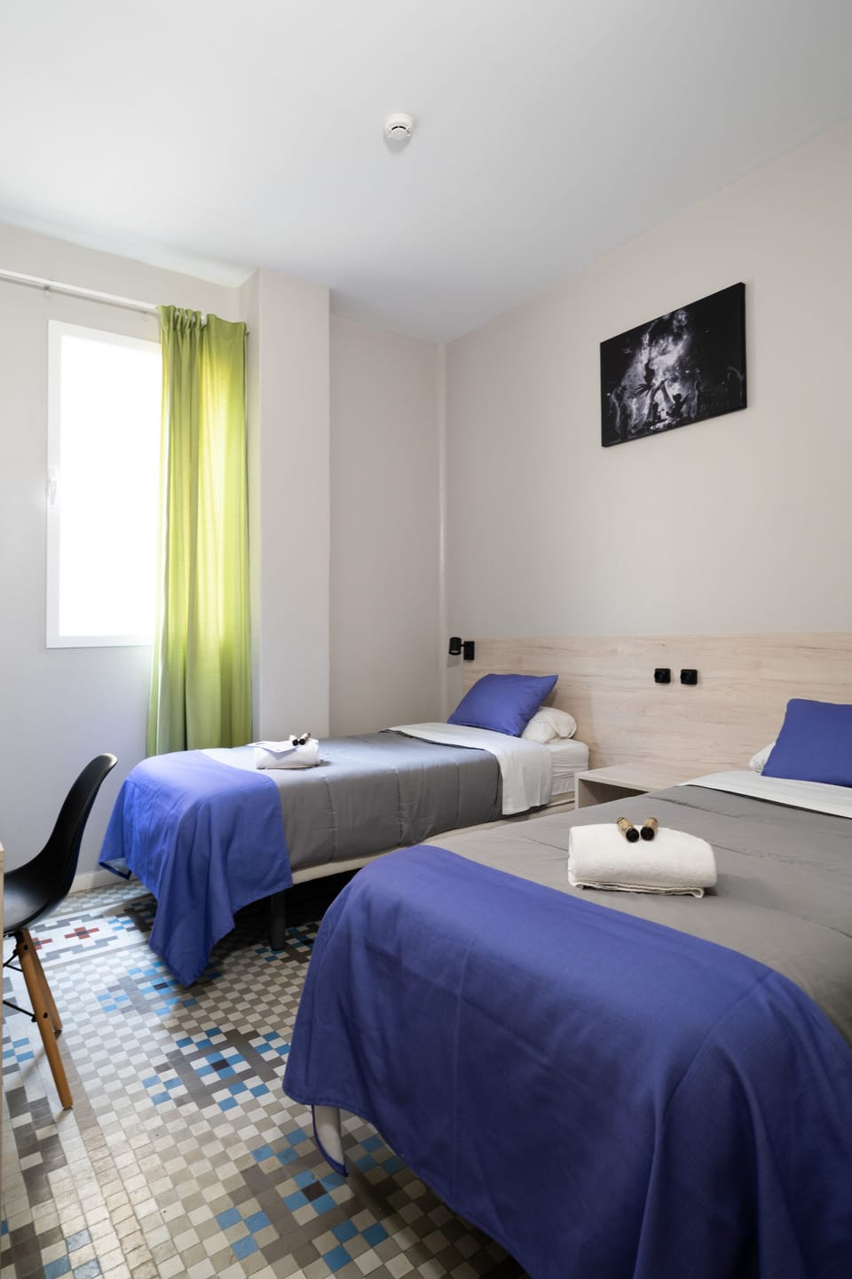 Twin Room, Shared Bathroom | Pillowtop beds, in-room safe, free WiFi, bed sheets