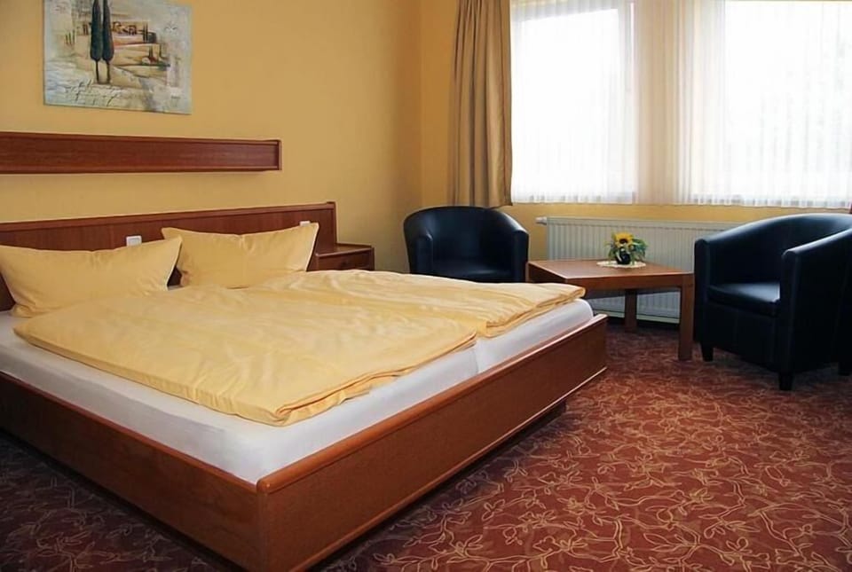 Desk, blackout drapes, free cribs/infant beds, rollaway beds