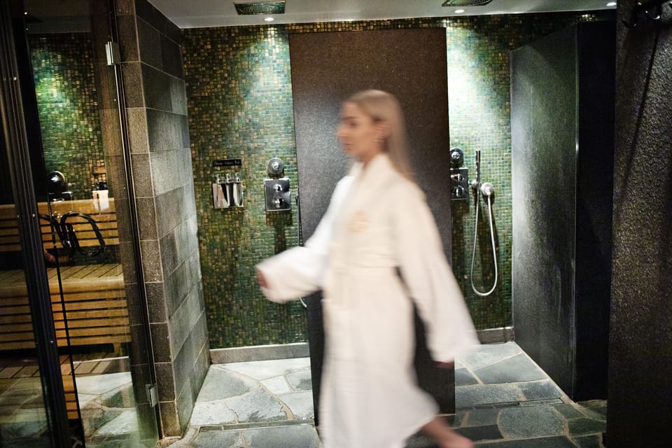 Couples treatment rooms, sauna, body treatments, aromatherapy