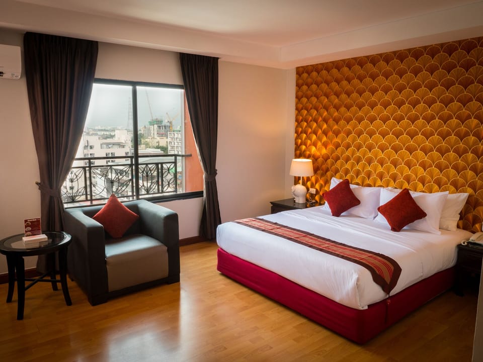 Deluxe Double Room | In-room safe, desk, blackout drapes, free WiFi