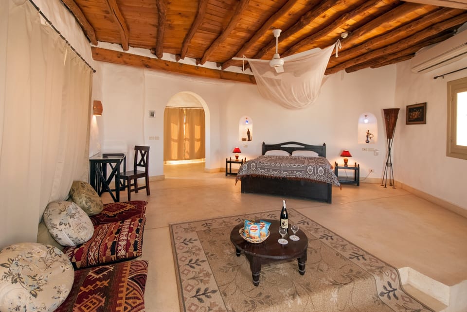 Deluxe Chalet | Minibar, in-room safe, bed sheets