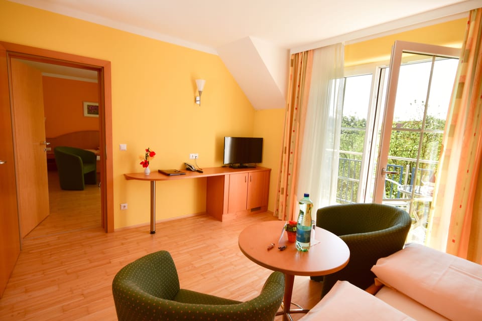 Apartment, 3 Bedrooms | Minibar, in-room safe, desk, blackout drapes