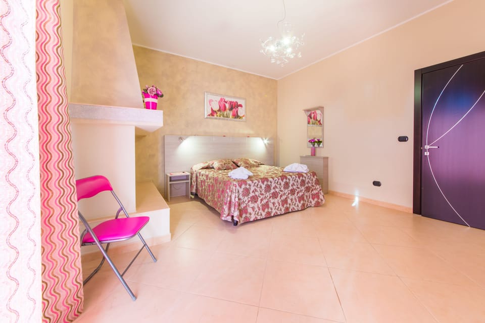 Deluxe Double Room | Individually decorated, individually furnished, desk, blackout drapes
