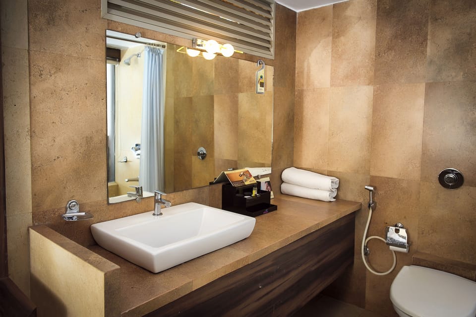 Shower, free toiletries, towels
