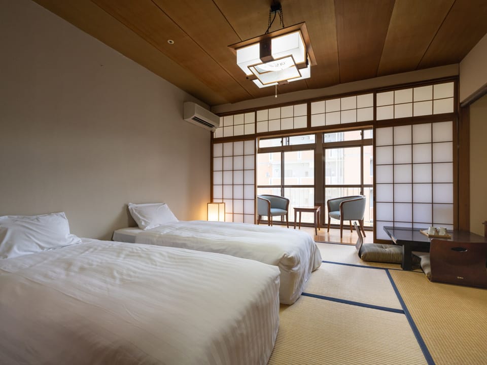 In-room safe, WiFi (free), bed sheets