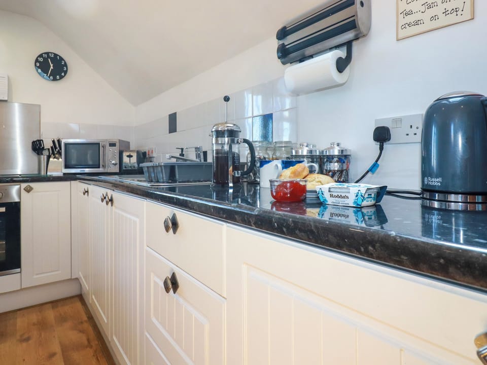 Cottage | Private kitchen | Cookware/dishes/utensils