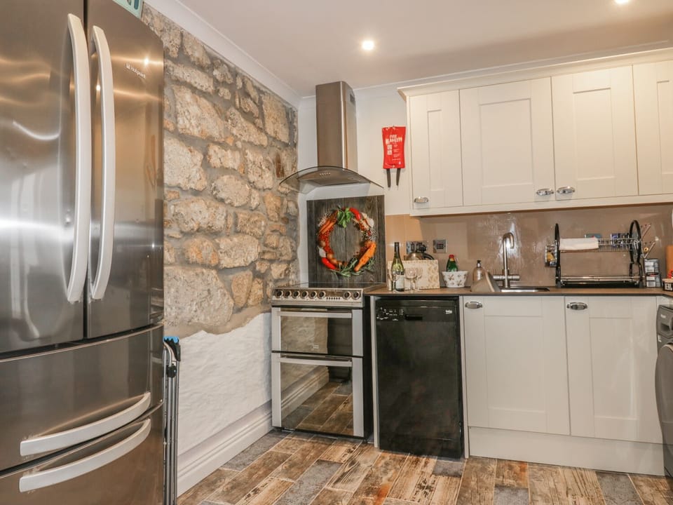 Cottage | Private kitchen | Dishwasher, electric kettle, toaster, highchair