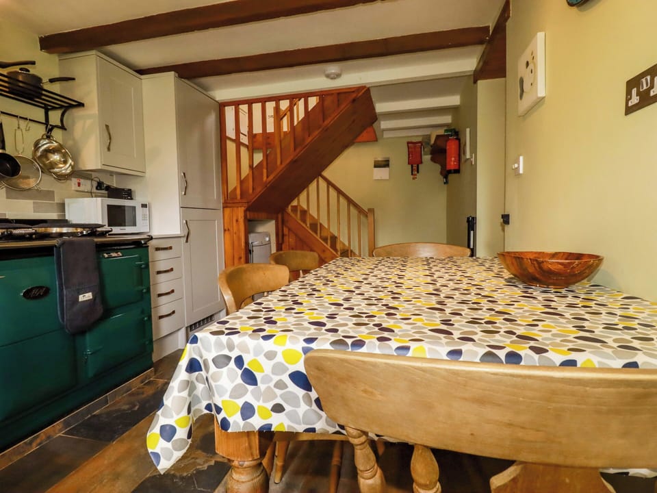 Cottage | Dining