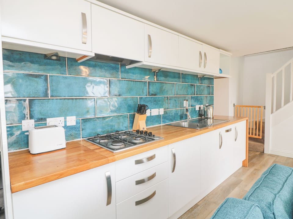 Cottage | Private kitchen | Microwave, stovetop, dishwasher, highchair