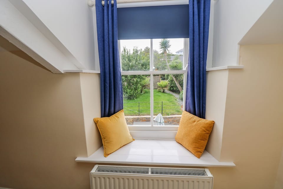 Cottage | 3 bedrooms, WiFi (free), individually decorated, individually furnished