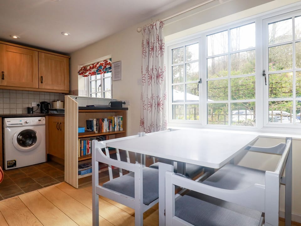 Cottage | Private kitchen | Fridge, microwave, stovetop, dishwasher