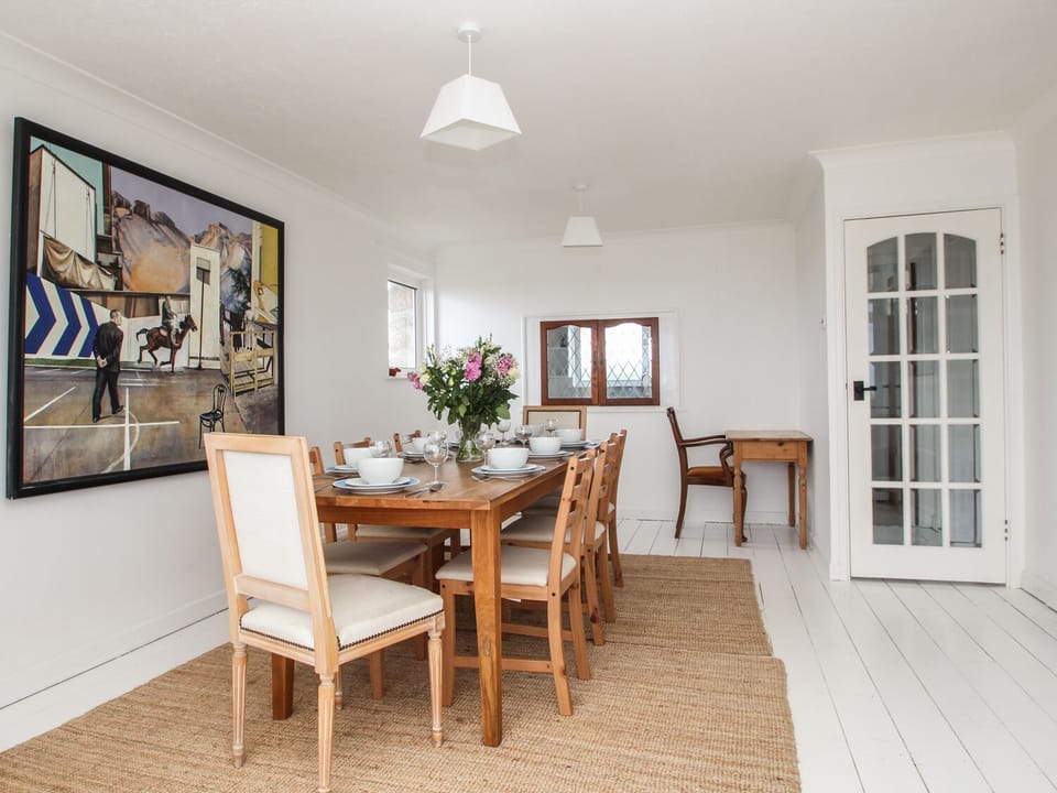 Cottage | Private kitchen | Fridge, microwave, stovetop, electric kettle