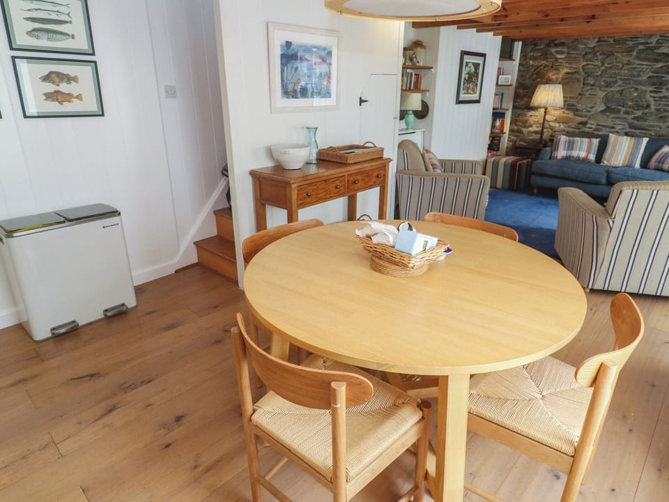 Cottage | Dining
