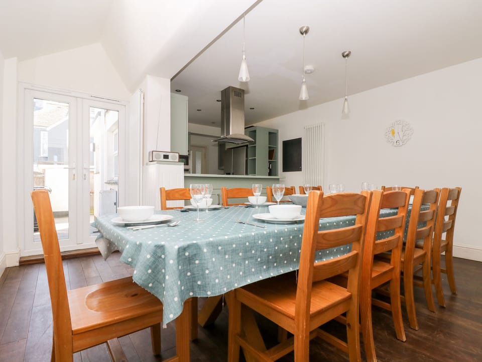 Cottage | Dining