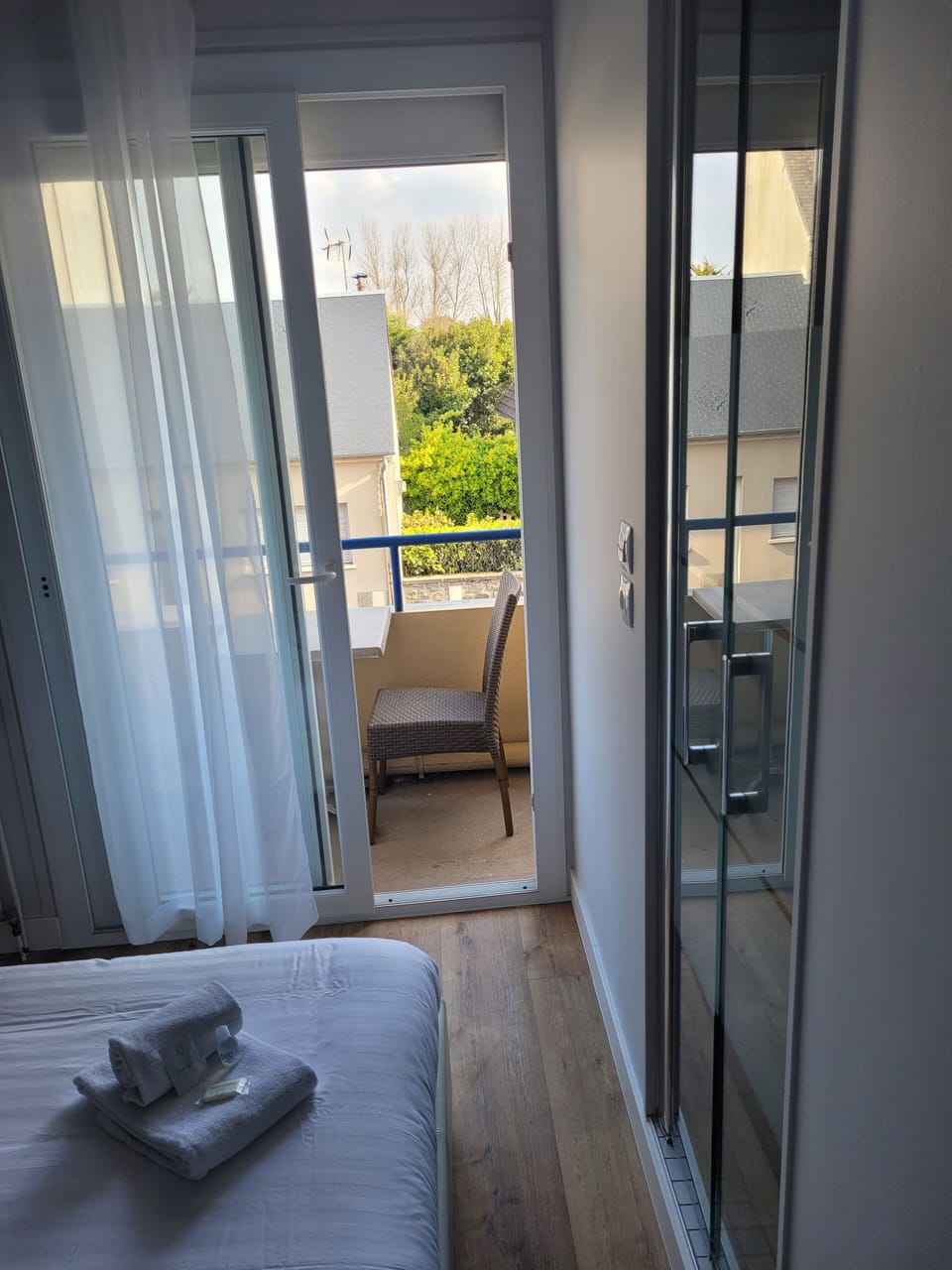Double Room, Balcony (6) | Individually decorated, individually furnished, desk, blackout drapes