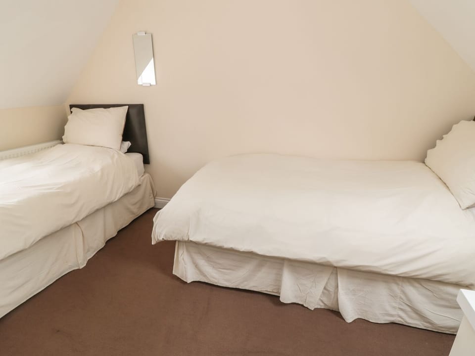 Cottage | 2 bedrooms, individually decorated, individually furnished, free WiFi