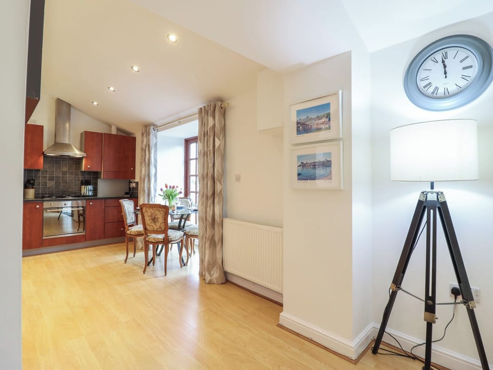Cottage | Dining
