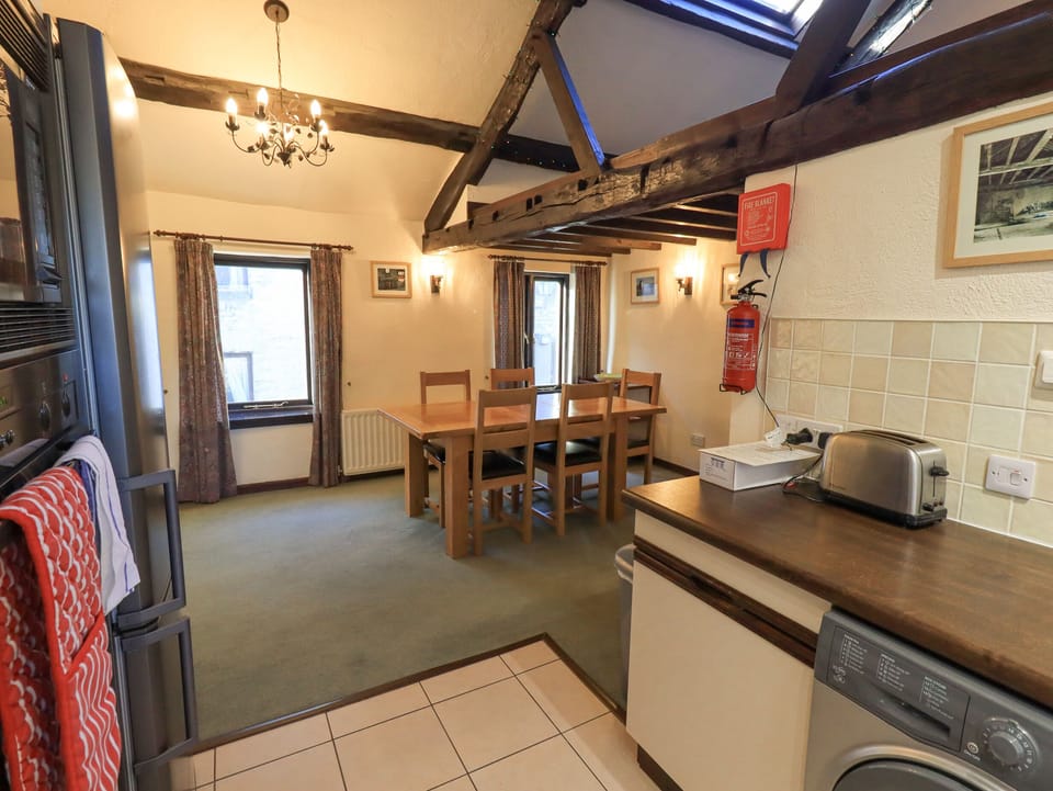 Cottage | Private kitchen | Fridge, dishwasher, electric kettle, toaster