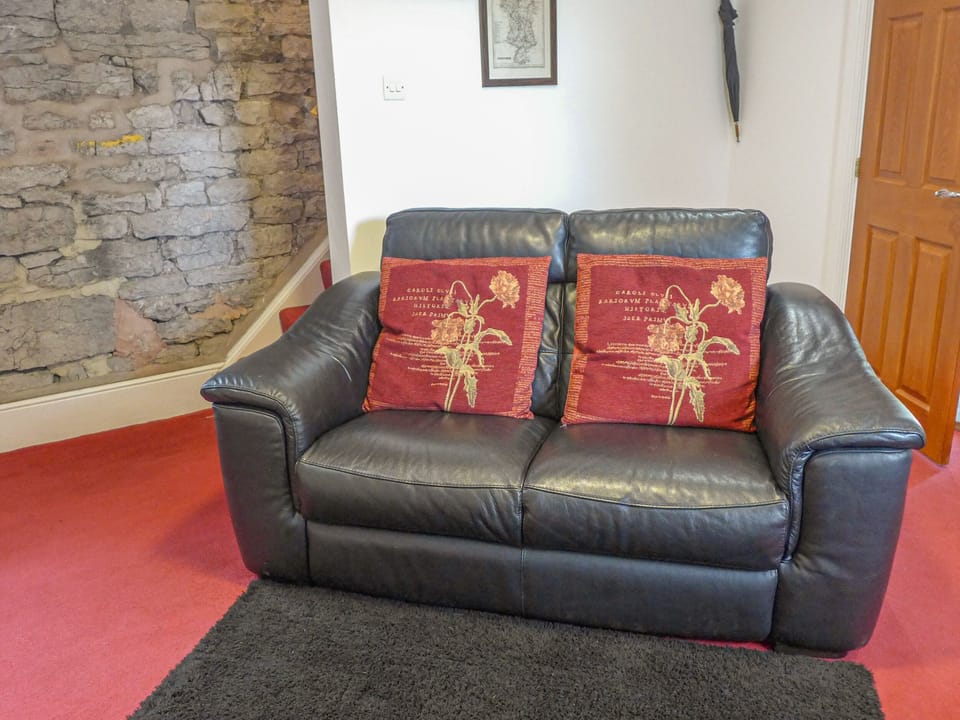 Cottage | Living area | TV