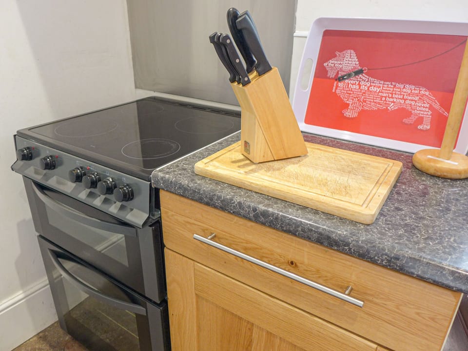 Cottage | Private kitchen | Cookware/dishes/utensils