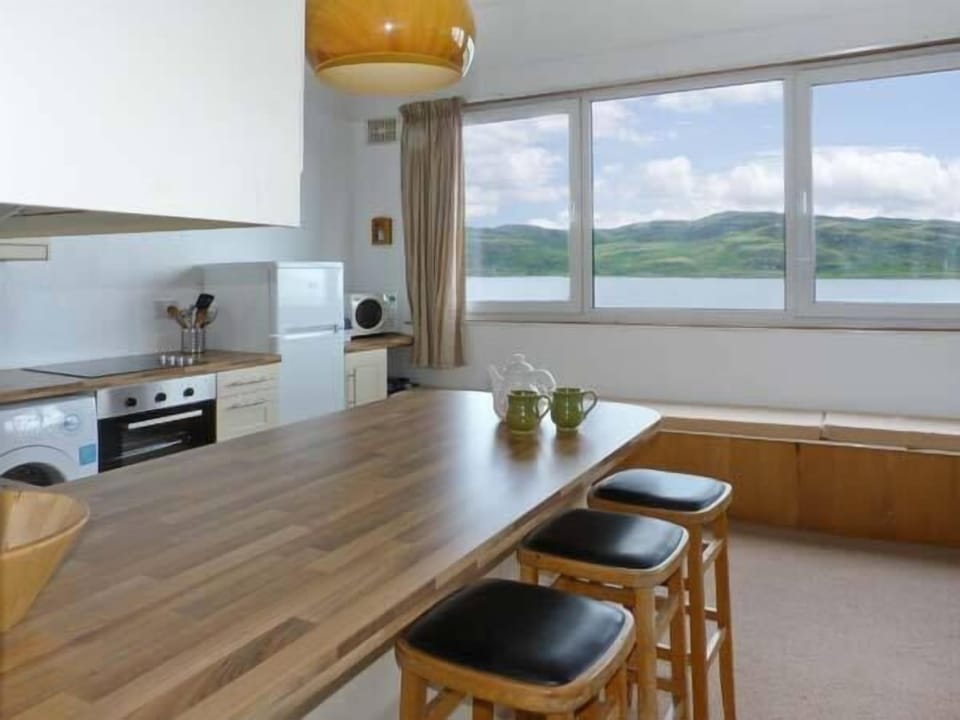 Cottage | Private kitchen | Fridge, stovetop, highchair, cookware/dishes/utensils