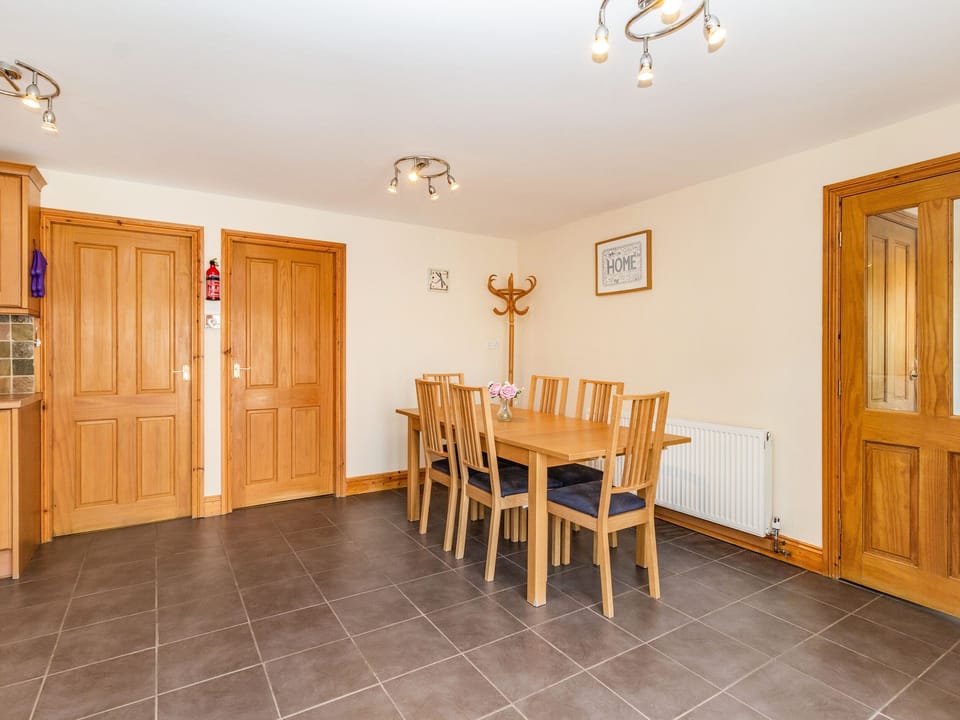 Cottage | Private kitchen | Fridge, microwave, stovetop, toaster