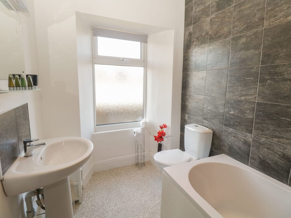 48 Oak Street Cottage in Windermere