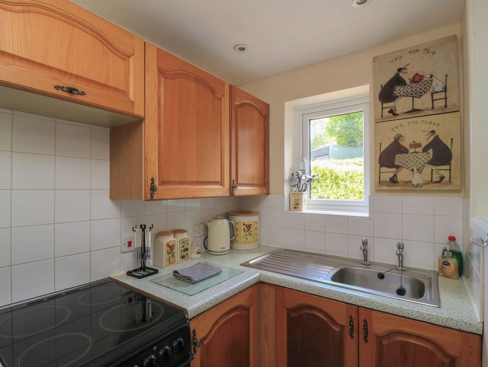 Cottage | Private kitchen | Stovetop, cookware/dishes/utensils