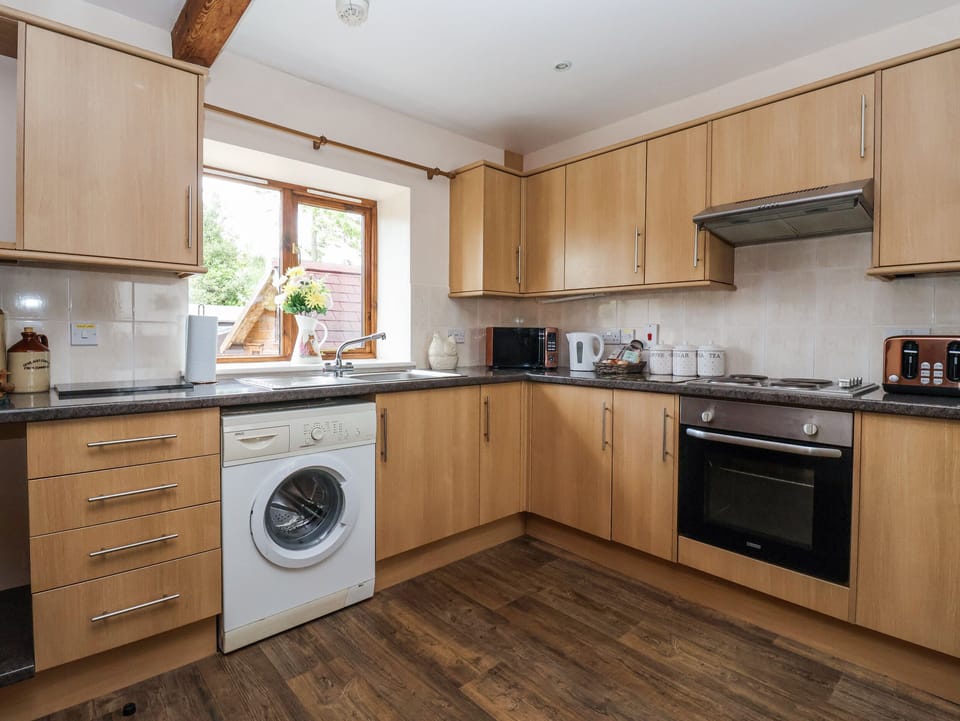 Cottage | Private kitchen | Fridge, stovetop, highchair, cookware/dishes/utensils
