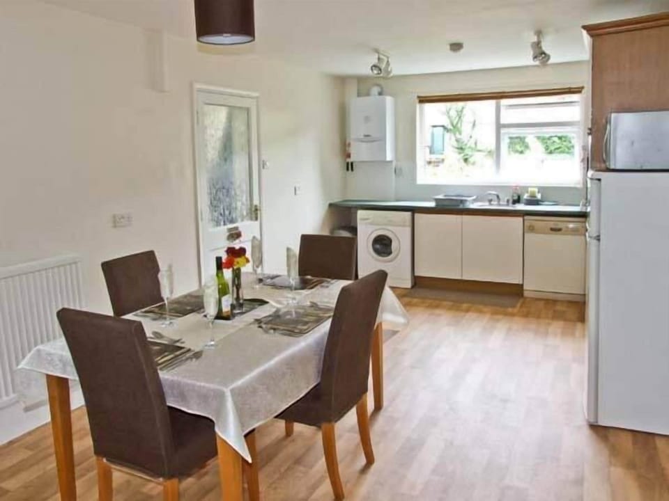 Cottage | Private kitchen | Stovetop, dishwasher, highchair, cookware/dishes/utensils