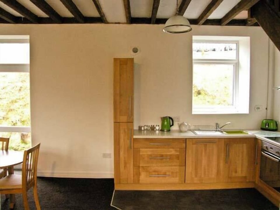 Cottage | Private kitchen | Dishwasher, highchair, cookware/dishes/utensils
