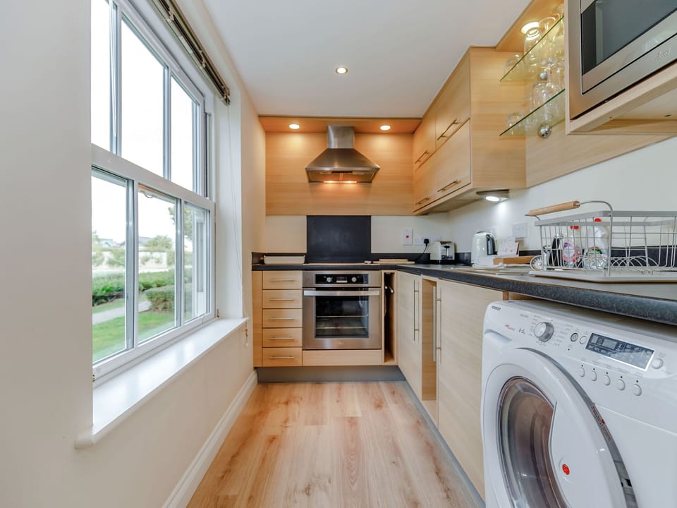 Cottage | Private kitchen | Stovetop, cookware/dishes/utensils