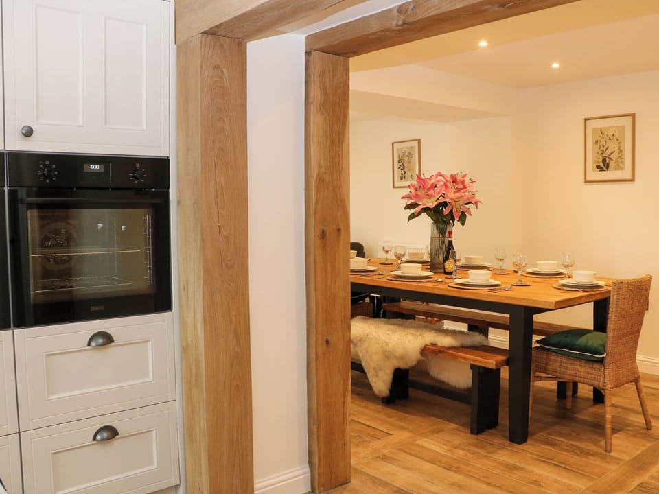 Cottage | Dining