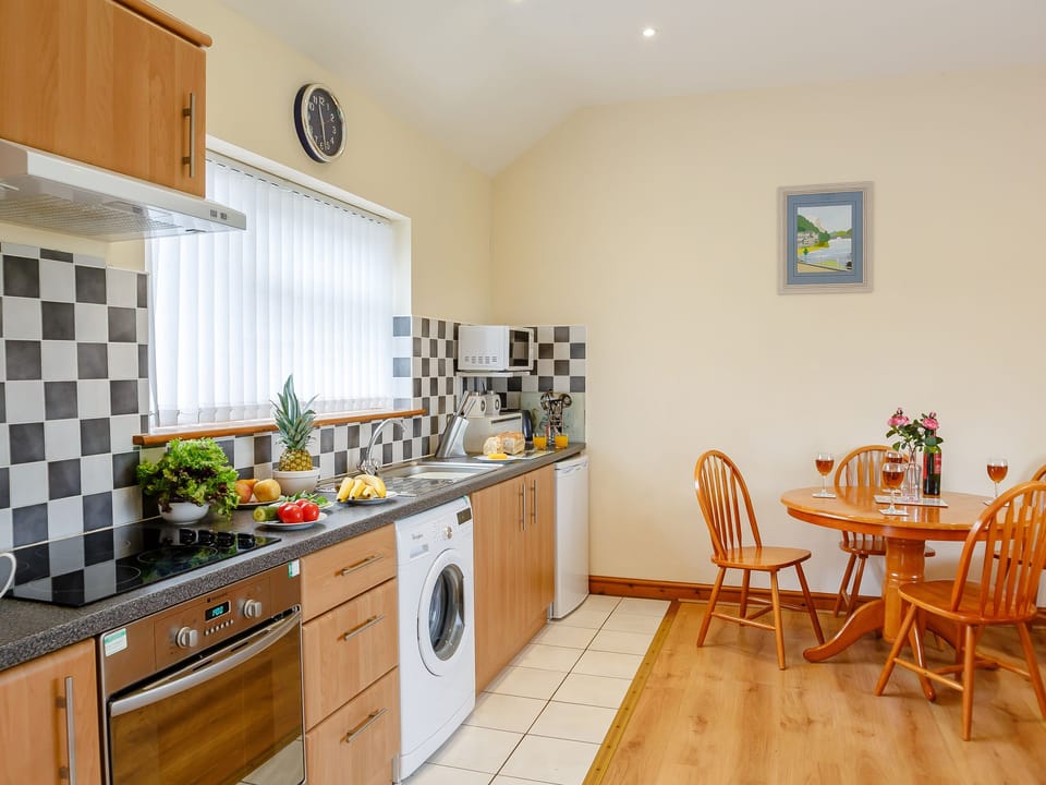 Cottage | Private kitchen | Stovetop, highchair, cookware/dishes/utensils