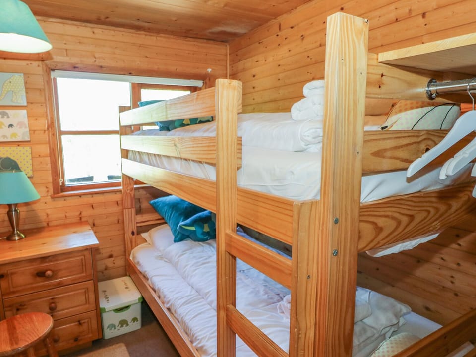 Cottage | 3 bedrooms, individually decorated, individually furnished, free WiFi